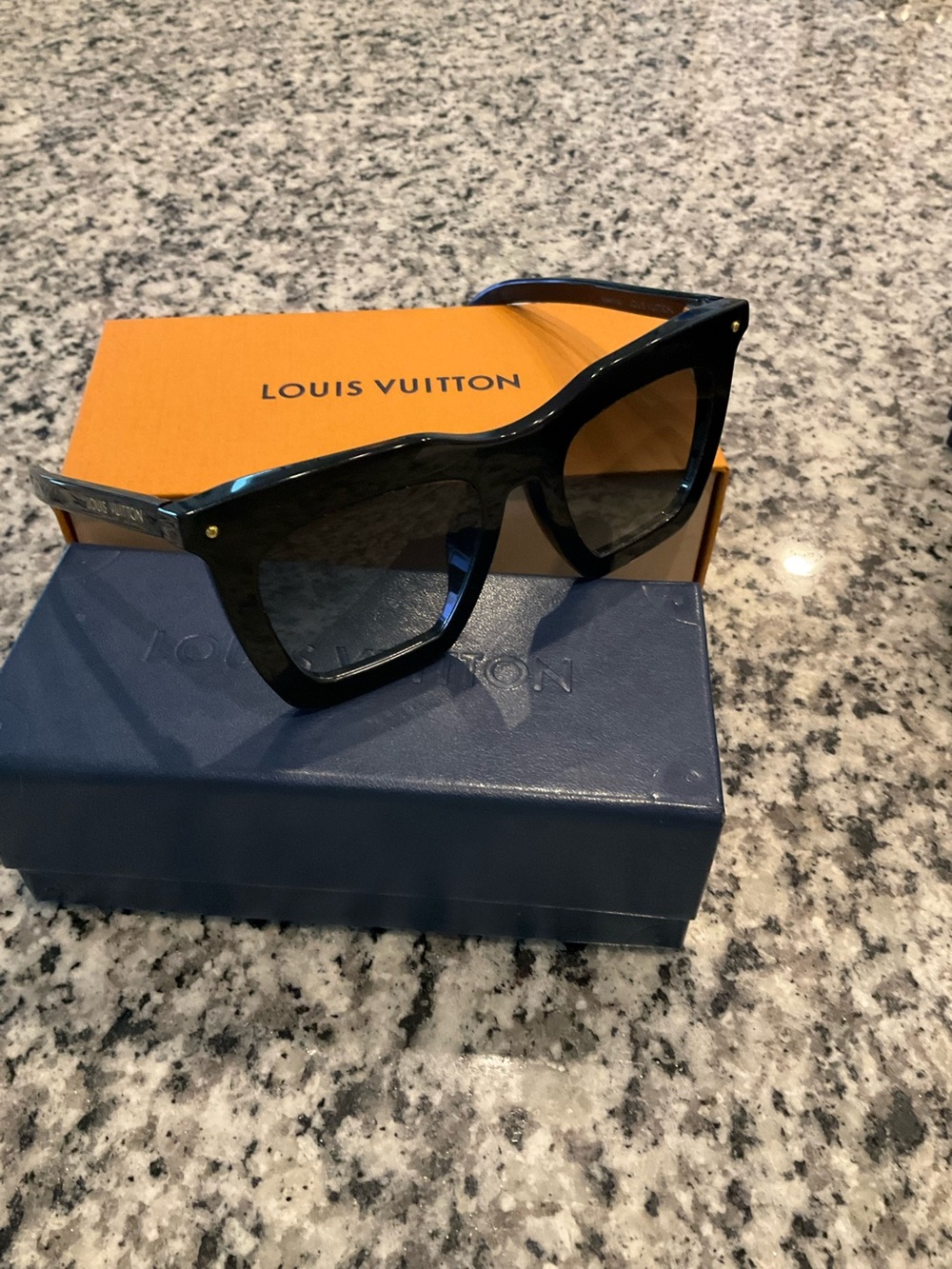 Louis Vuitton Women’s Black Square Sunglasses 100% authentic